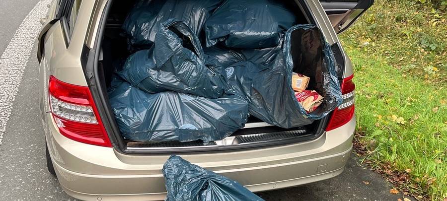 Mutmaßliche Ladendiebe in Iserlohn: Auto voller Kaffee und Pistazien gestoppt