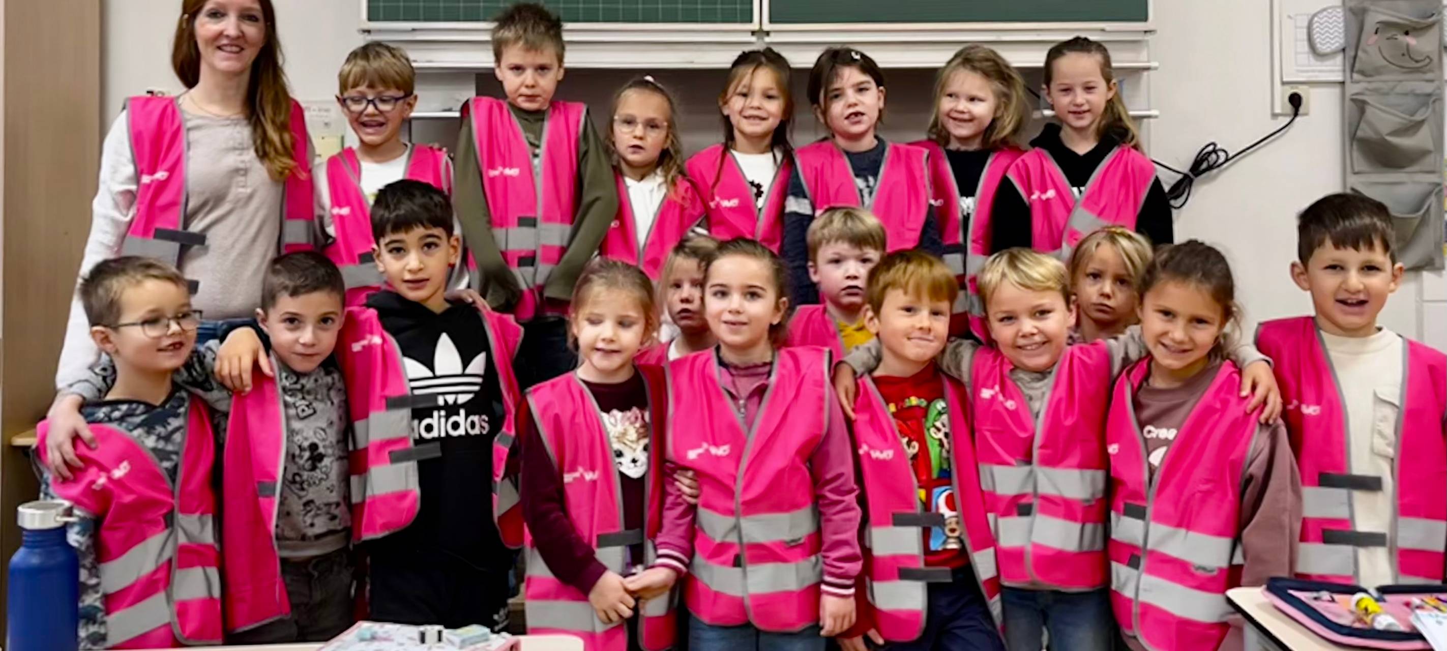 Warnwesten in der Diesterwegschule Hemer