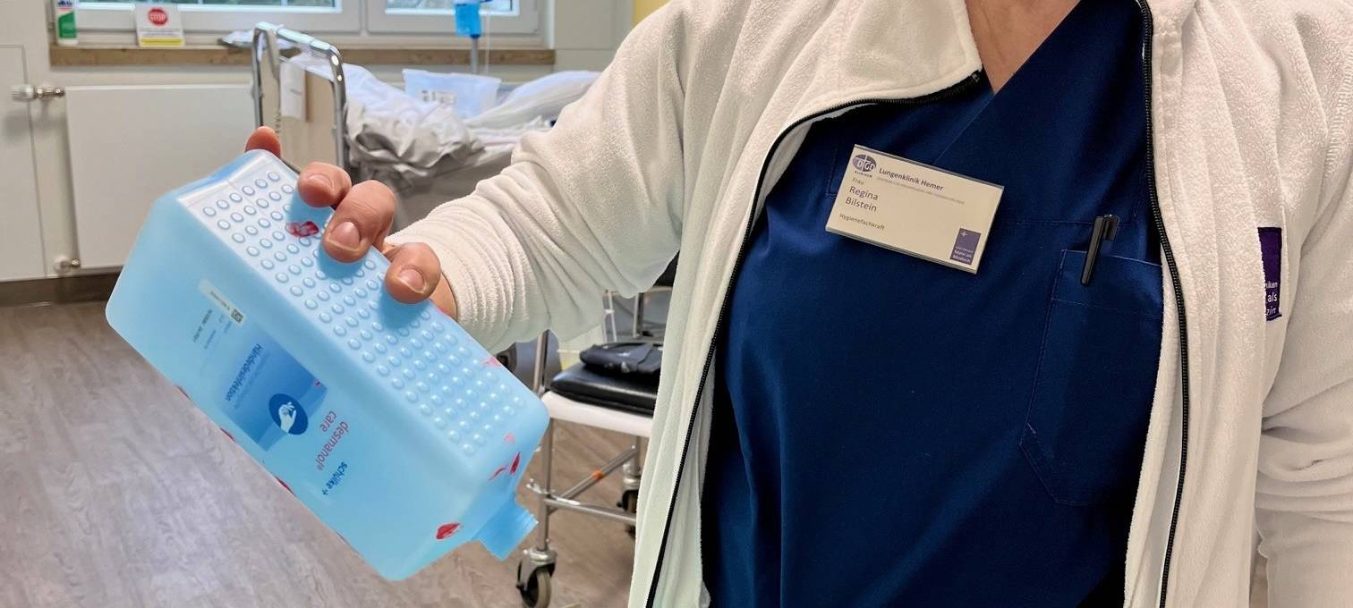 Nicht gut, wenn das Desinfektionsmittel in einem solchen Zimmer leer ist.