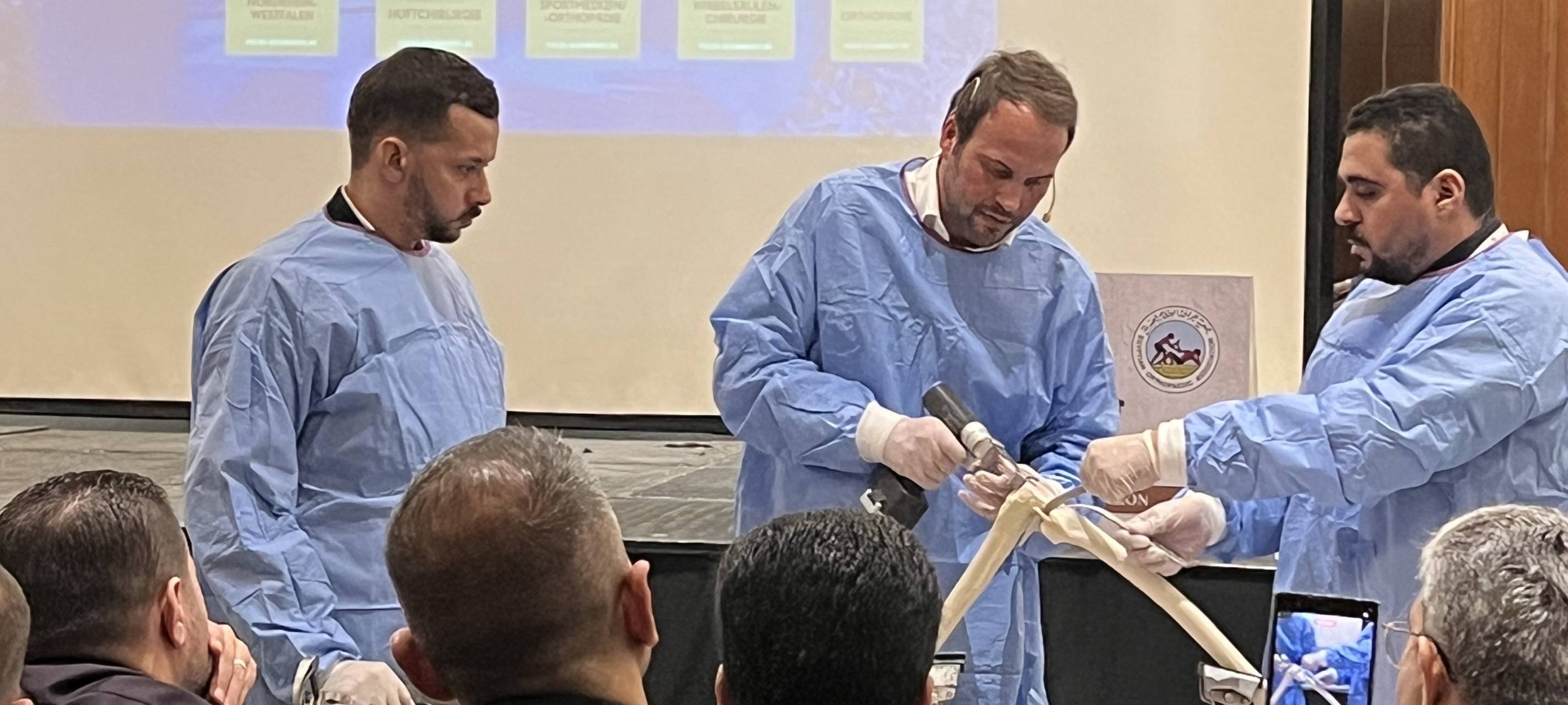 Von Lüdenscheid nach Kairo: Sportklinik Hellersen überträgt erstmals Live-OP