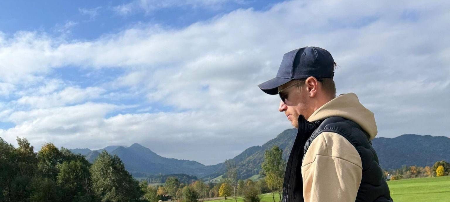 Biathlet Johannes Kühn mit seiner Tochter