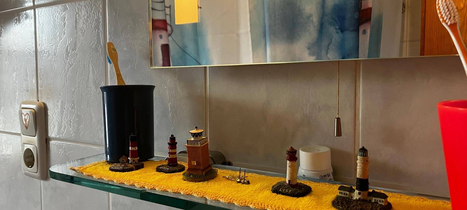 Silke Ries aus Altena knackt Weltrekord mit Leuchtturm-Sammlung
