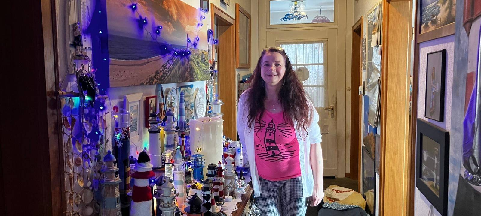 Silke Ries aus Altena knackt Weltrekord mit Leuchtturm-Sammlung