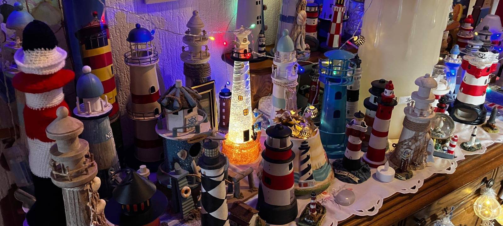Silke Ries aus Altena knackt Weltrekord mit Leuchtturm-Sammlung