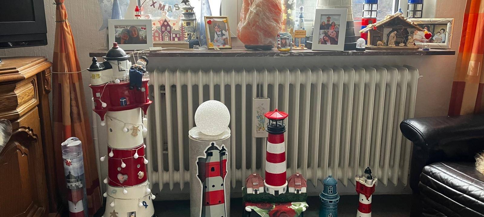 Silke Ries aus Altena knackt Weltrekord mit Leuchtturm-Sammlung