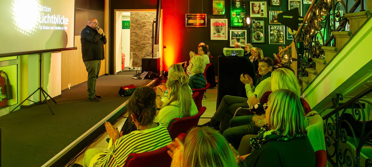 Leon Windscheid – hautnah: Ein unvergesslicher Abend für Aktion Lichtblicke