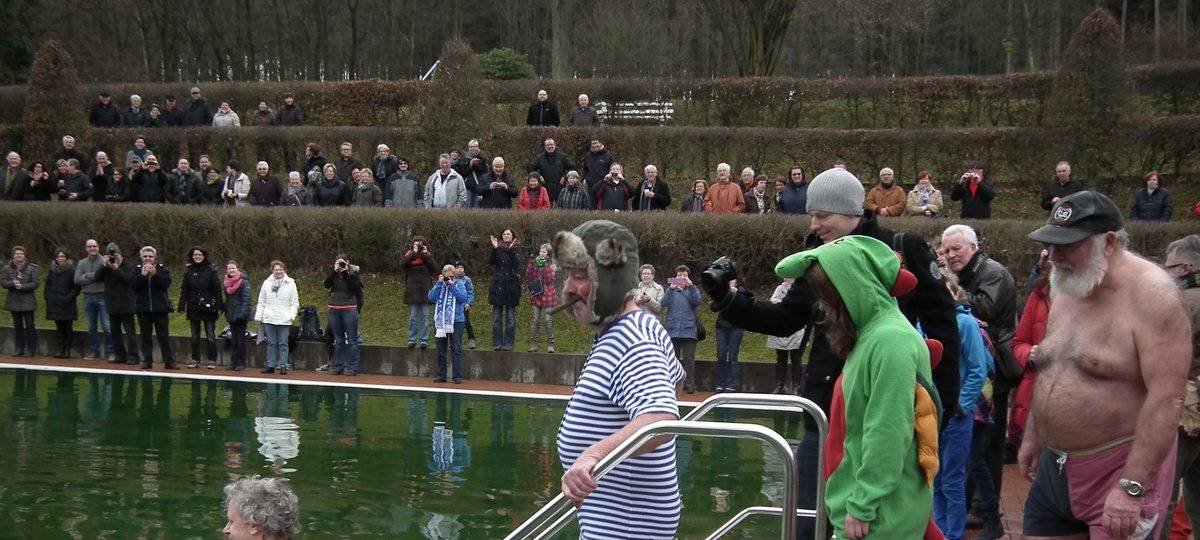 Eisbaden Menden: Kult-Event im Bürgerbad
