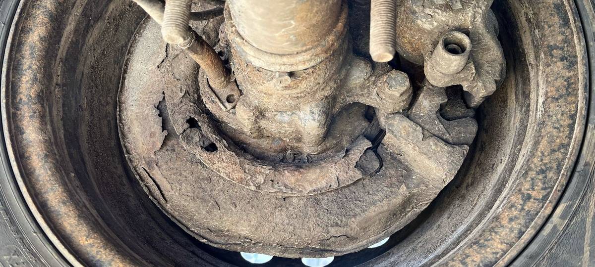 Polizei stoppt schrottreifen Sprinter in Meinerzhagen