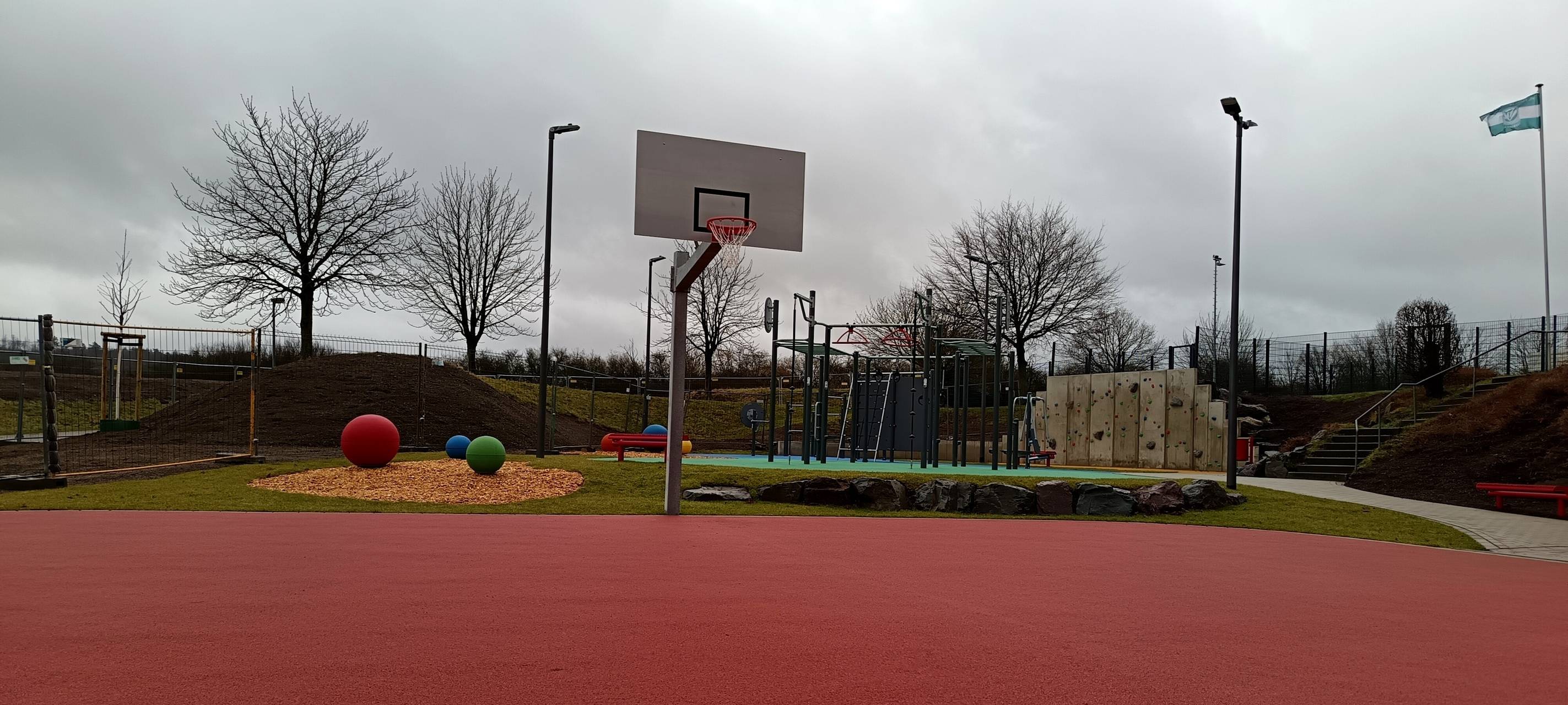 Neuer Freizeitparcours am Hülschenbrauck in Menden eröffnet