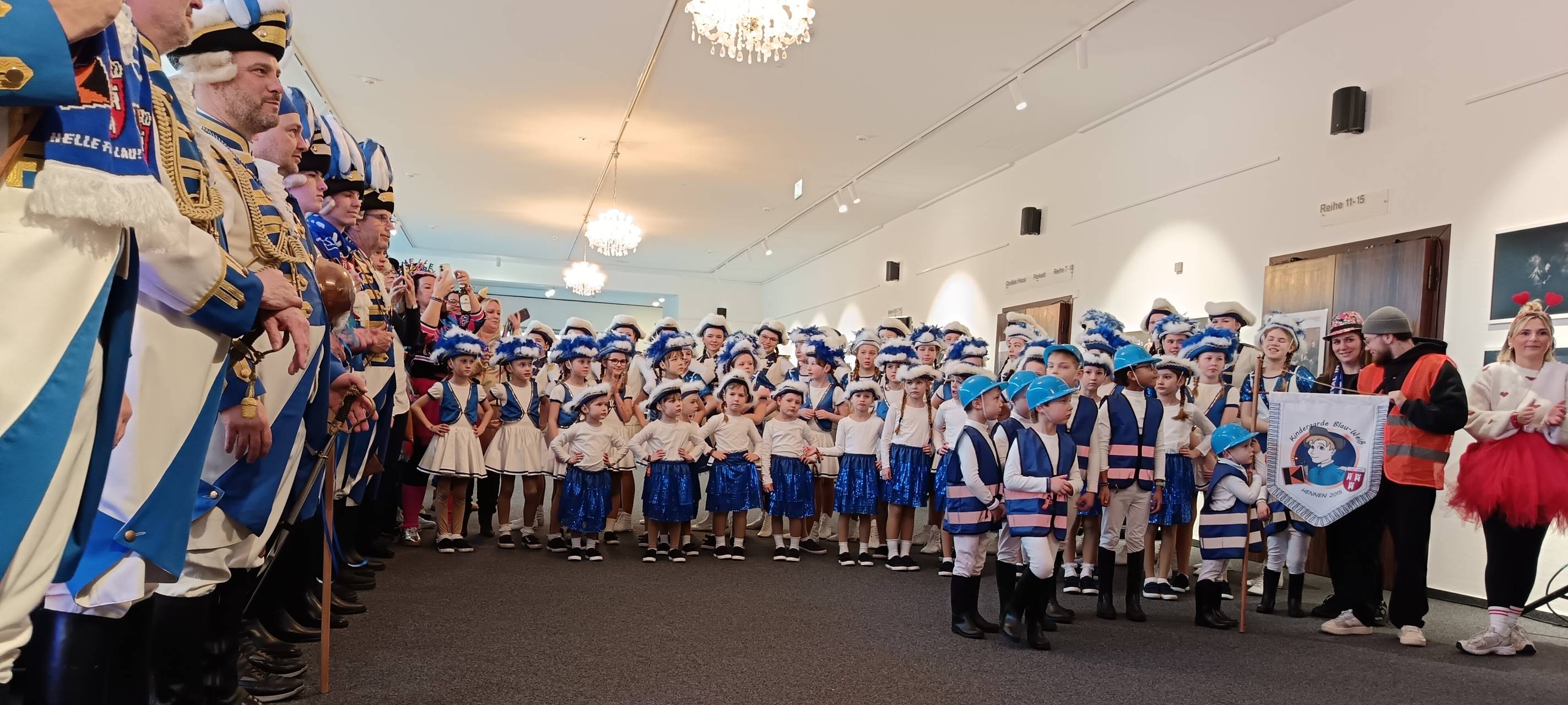 Iserlohn: Hennener Karnevalisten stürmen Parktheater