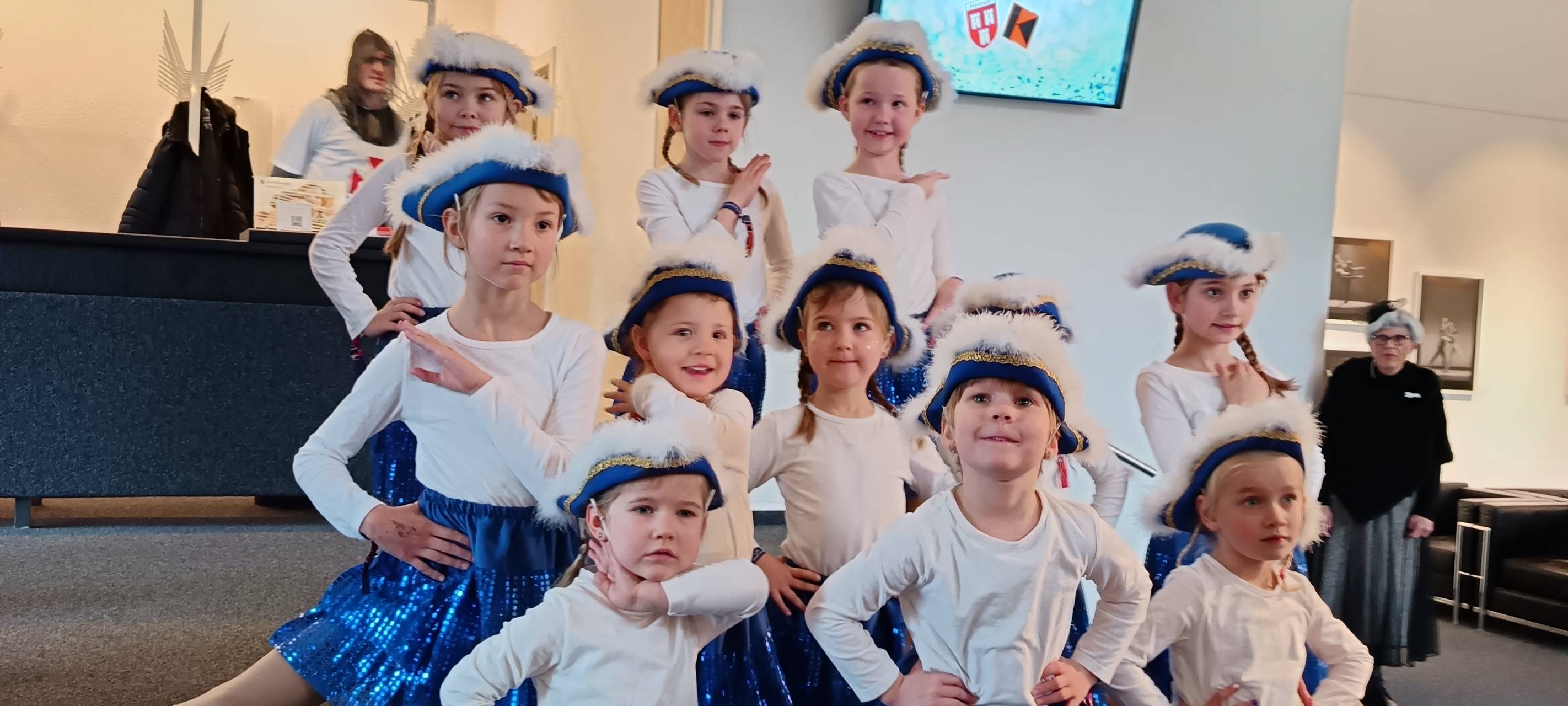 Iserlohn: Hennener Karnevalisten stürmen Parktheater