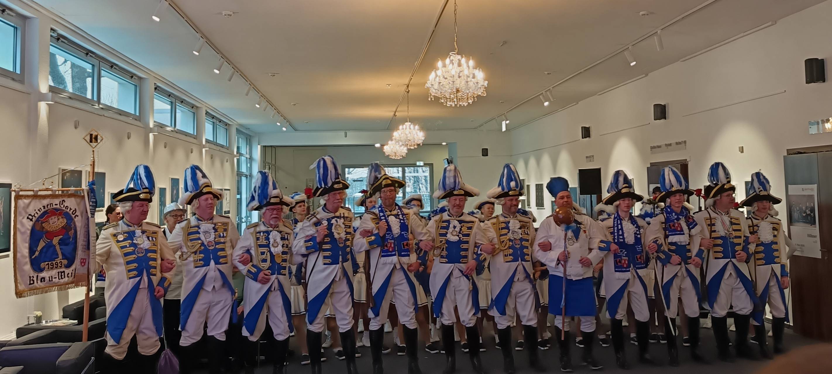 Iserlohn: Hennener Karnevalisten stürmen Parktheater