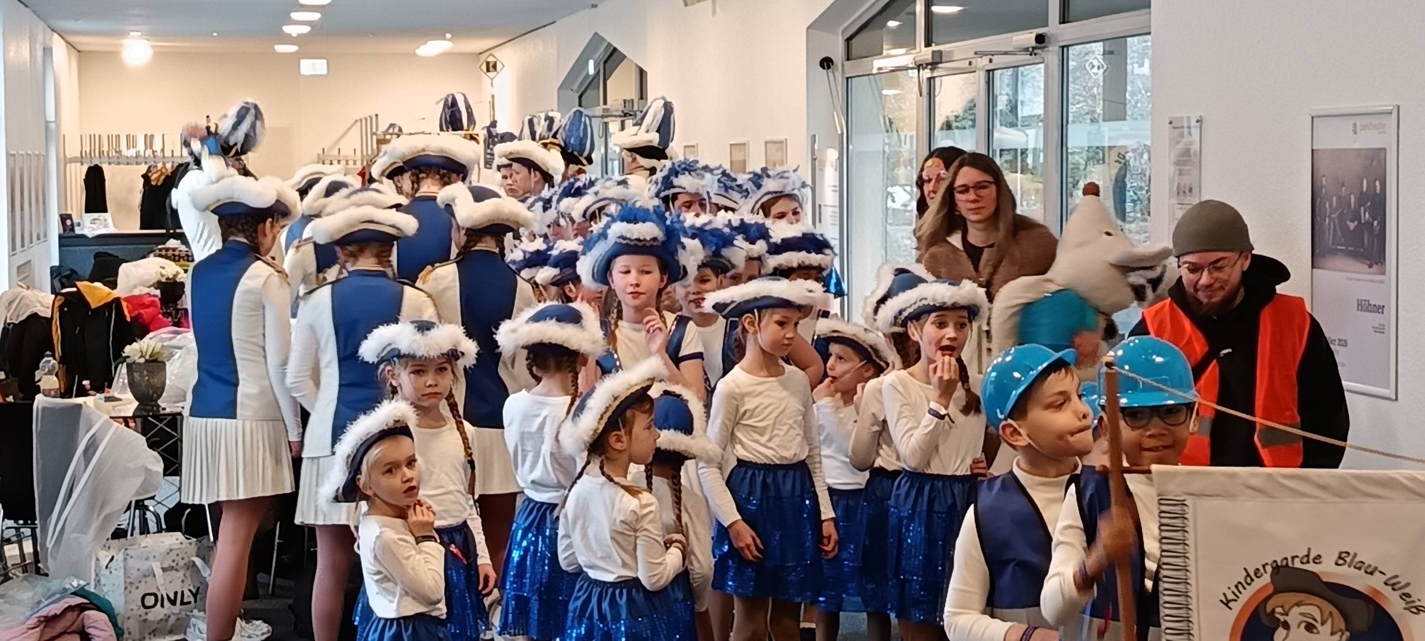 Iserlohn: Hennener Karnevalisten stürmen Parktheater