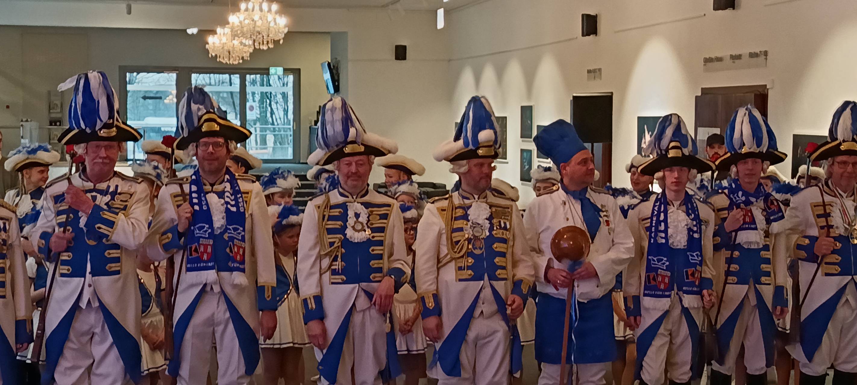 Iserlohn: Hennener Karnevalisten stürmen Parktheater