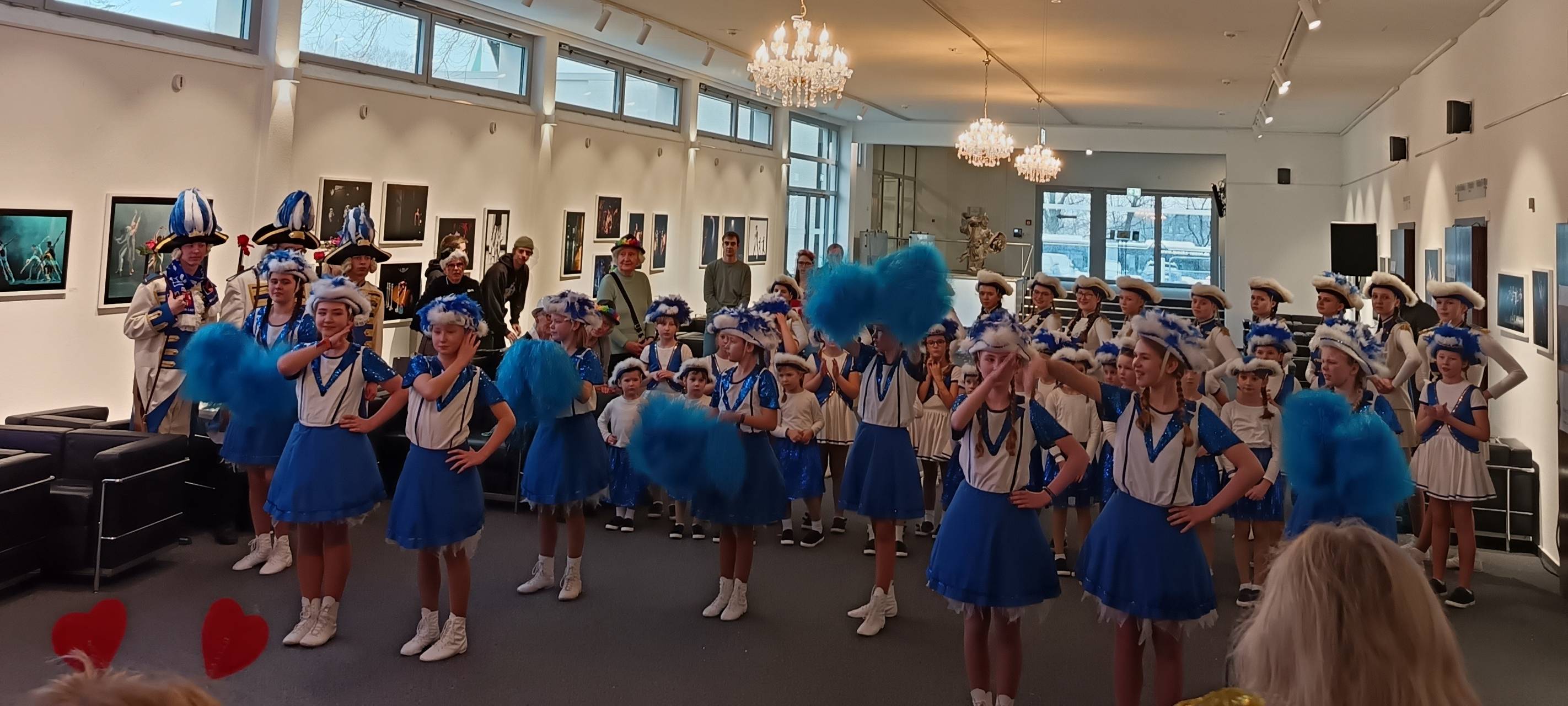 Iserlohn: Hennener Karnevalisten stürmen Parktheater