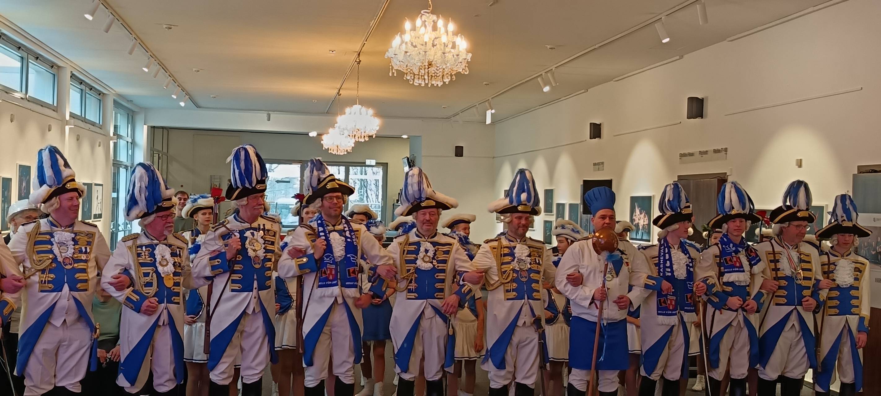 Iserlohn: Hennener Karnevalisten stürmen Parktheater