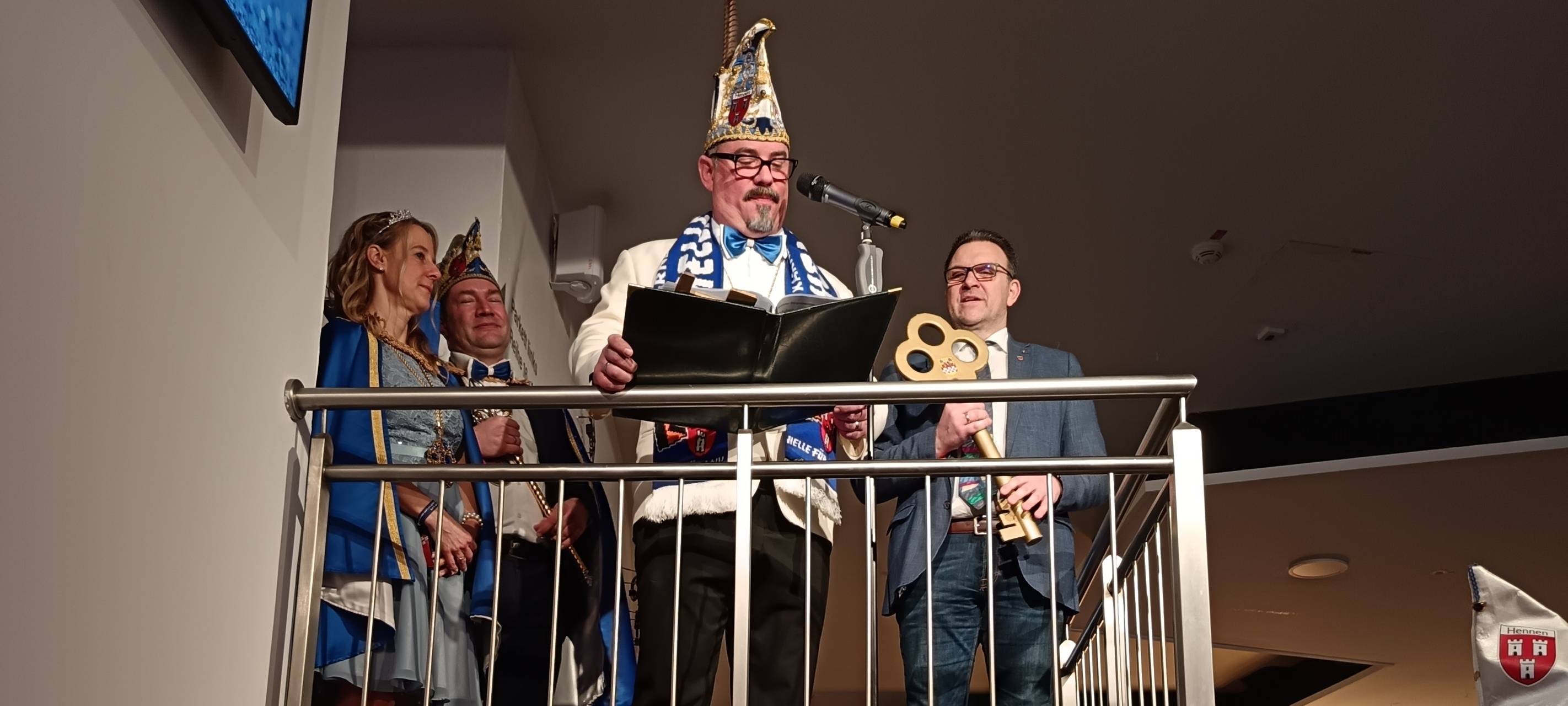 Iserlohn: Hennener Karnevalisten stürmen Parktheater