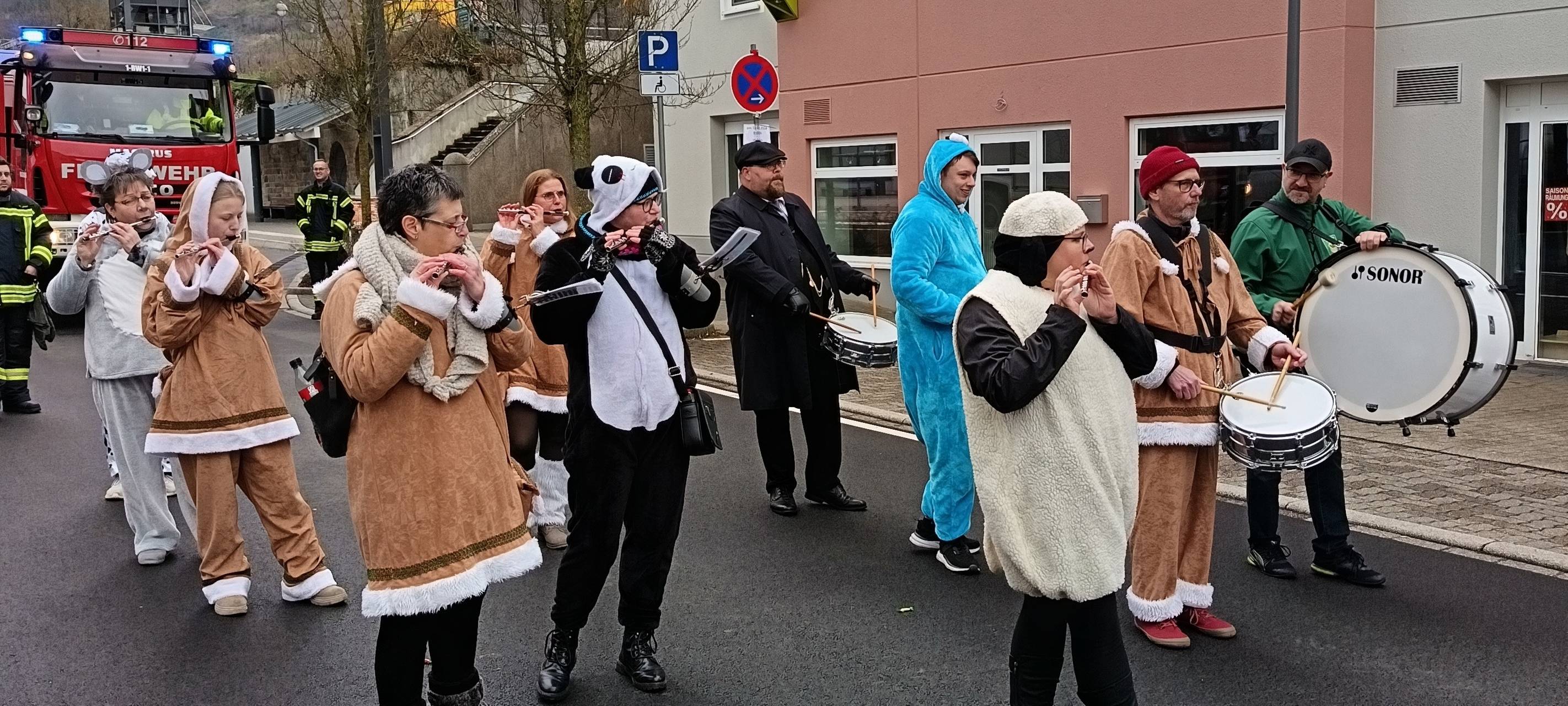 "Schallamüh!": Hunderte Kinder feierten Karneval
