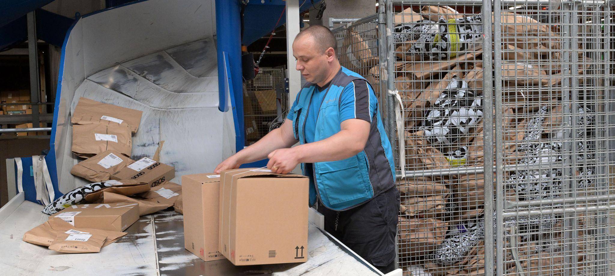 Brandenburgs Ministerpräsident besucht Firma Hermes Logistik