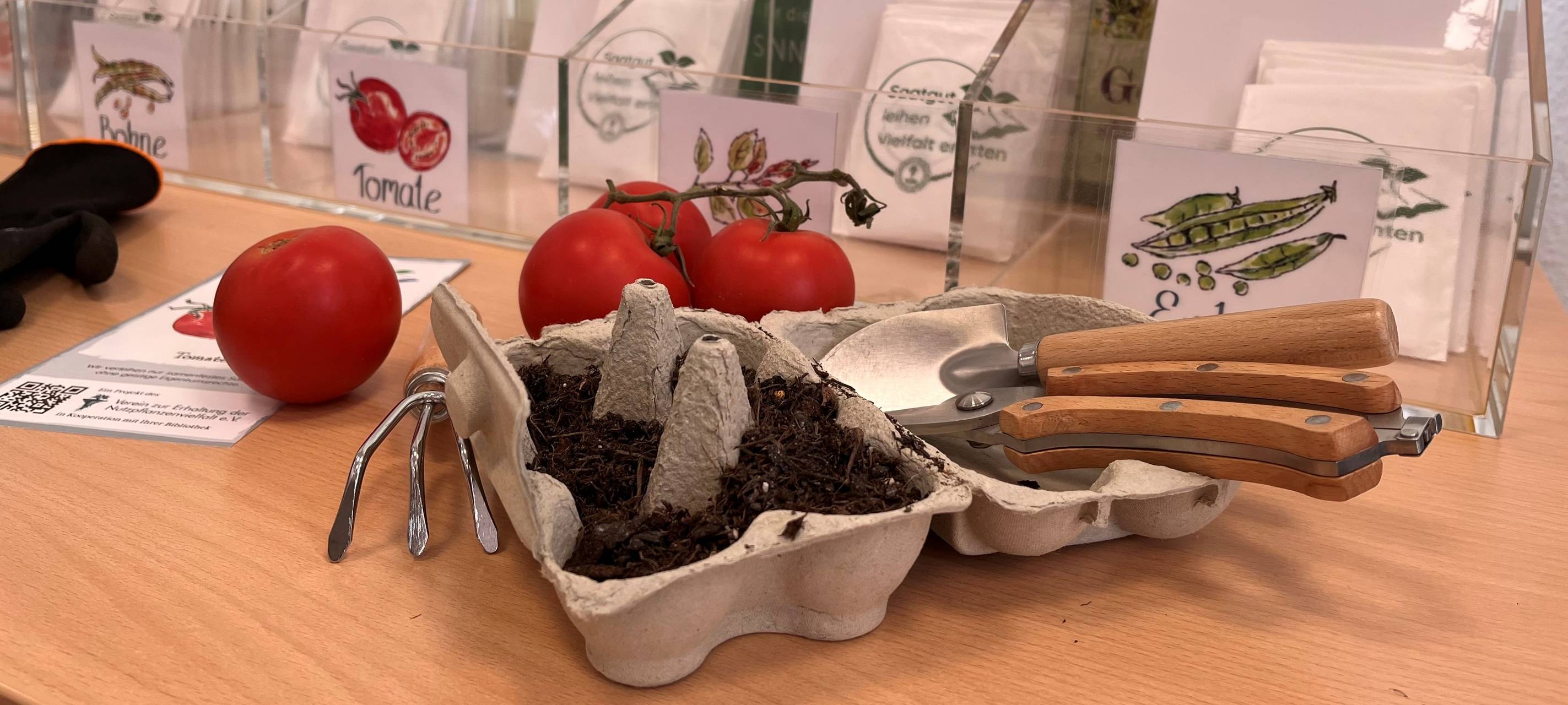 Bücherei Iserlohn: Tomaten und Salat in der Ausleihe