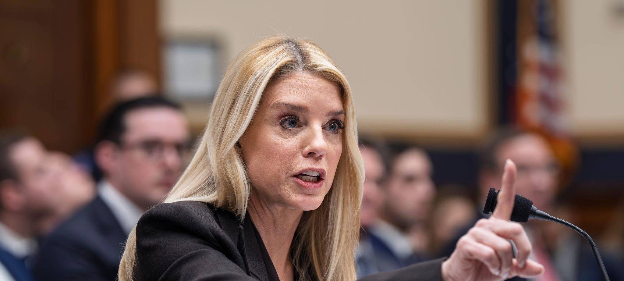 US-Justizministerin Bondi sagt bei Anhörung aus