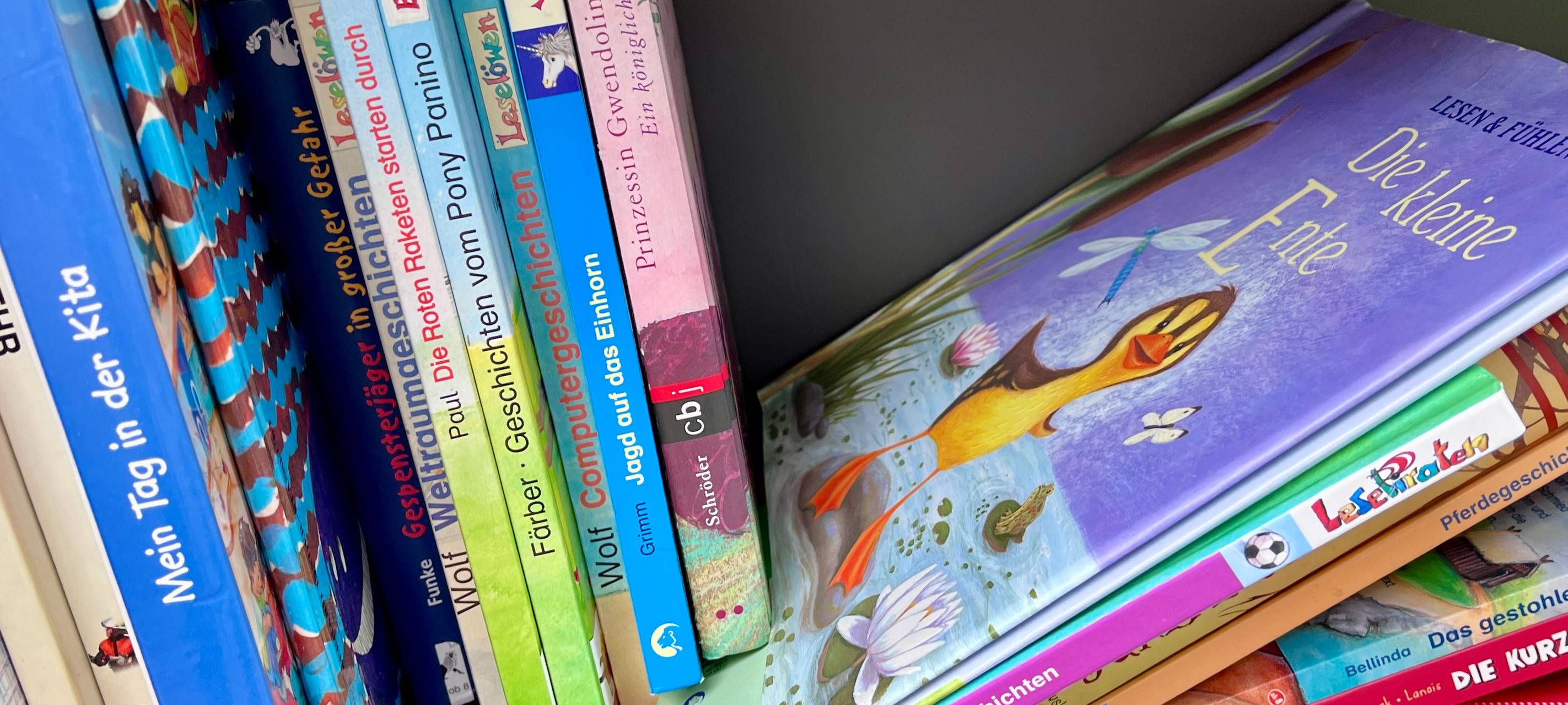 Büchertausch im Bücherschrank
