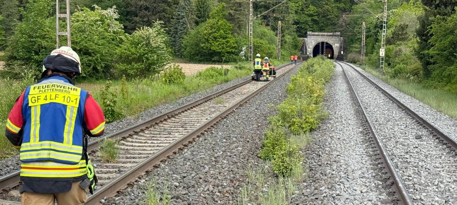 Nach Güterzug-Unfall: Erste Züge rollen wieder