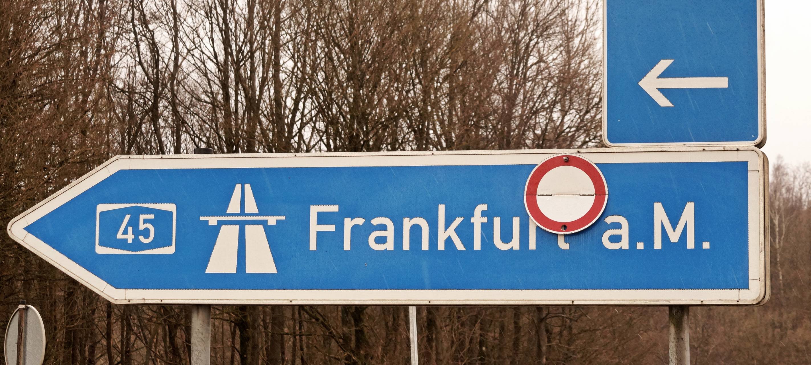 Ermittlungen nach Flugzeugabsturz auf der A45