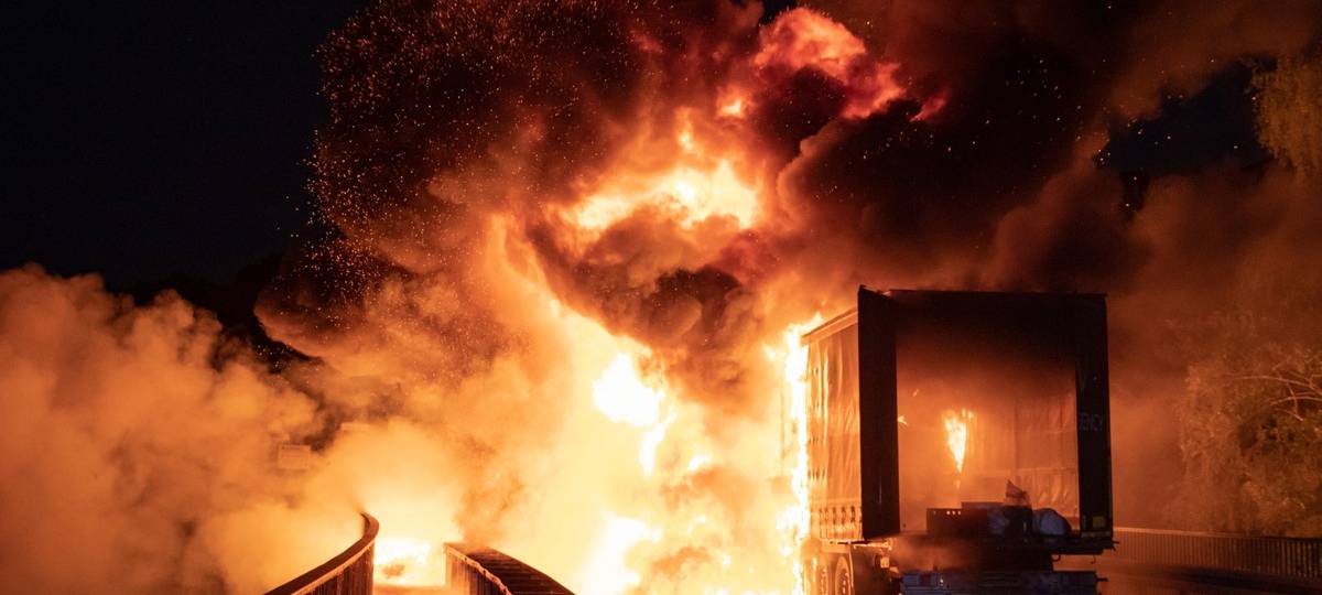 Brücke nach LKW-Brand in Letmathe weiter gesperrt