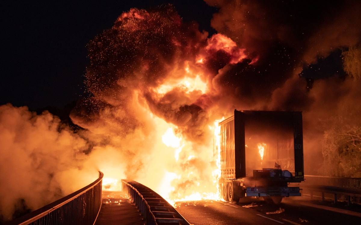 Brücke nach LKW-Brand in Letmathe weiter gesperrt