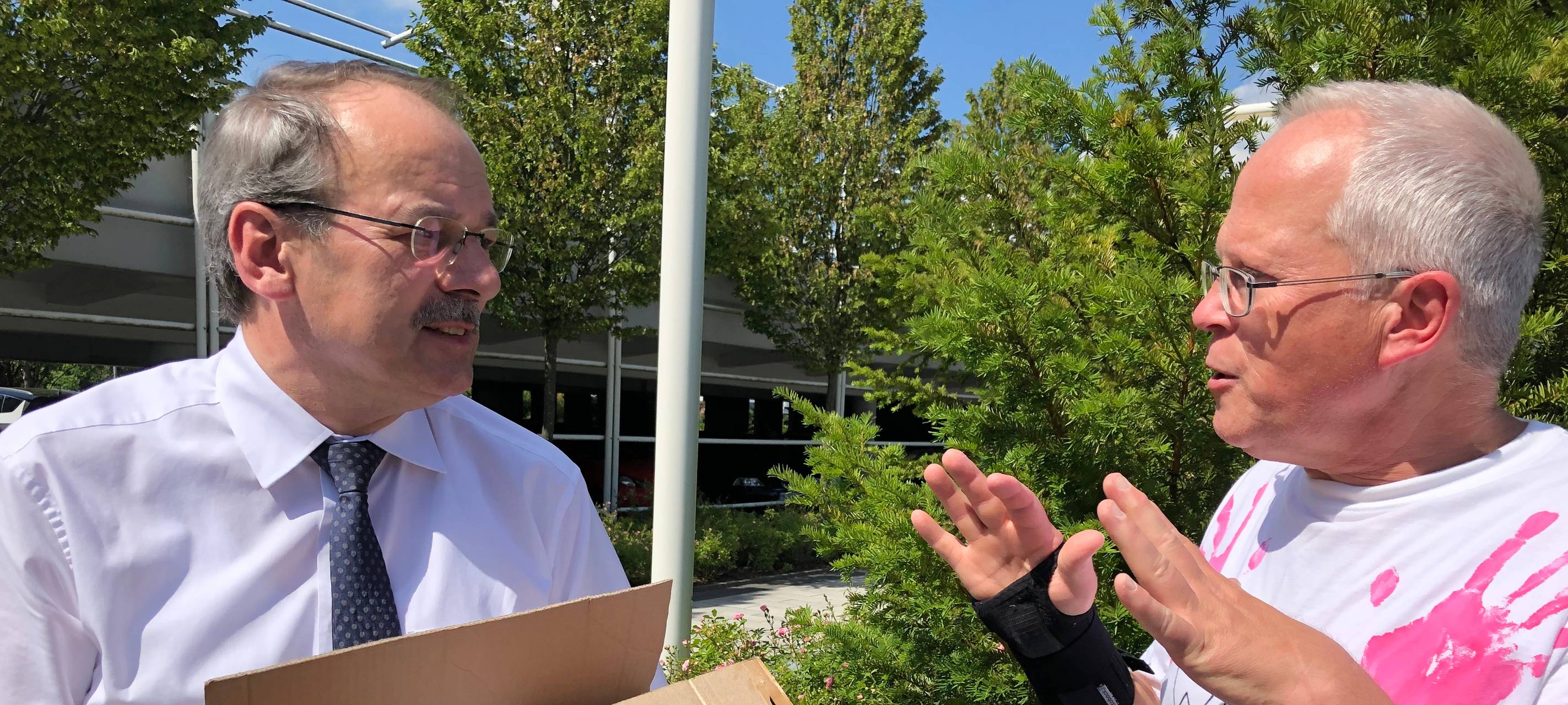 20.000 Unterschriften für Marienhospital übergeben