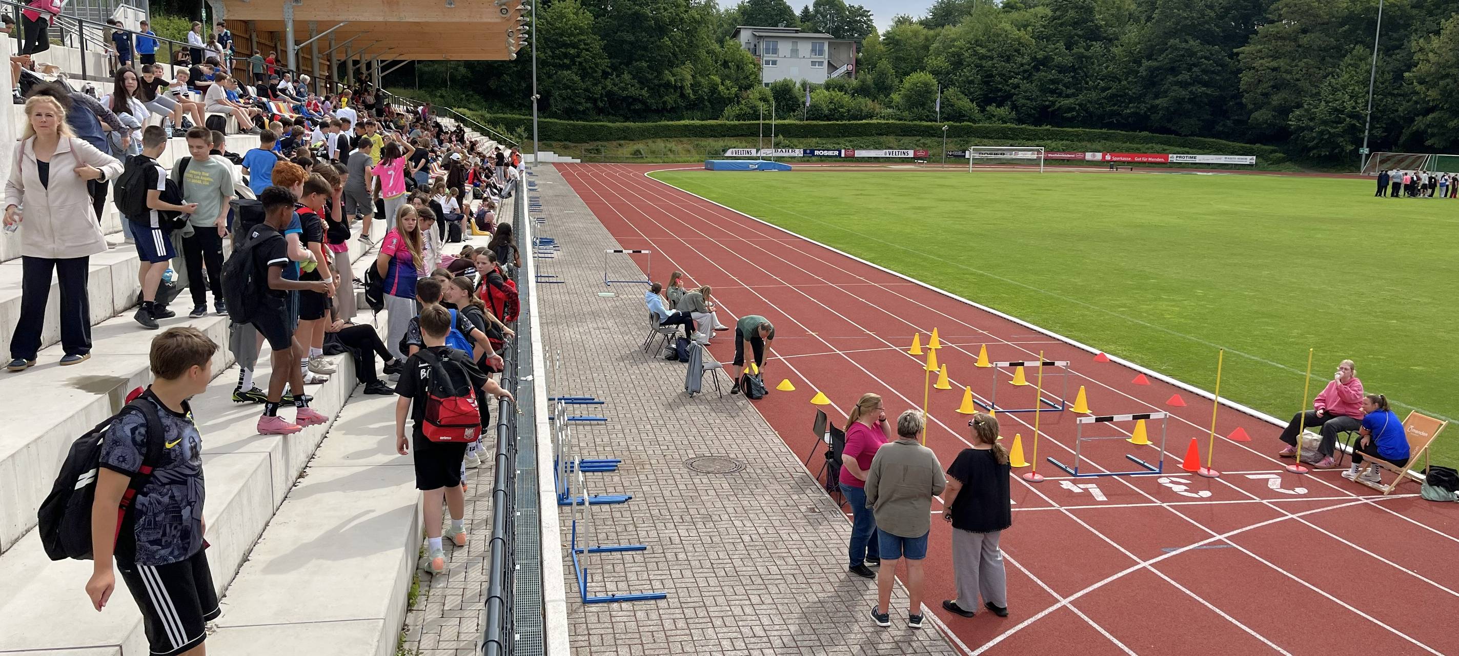Schüler laufen 750 Runden für Menden