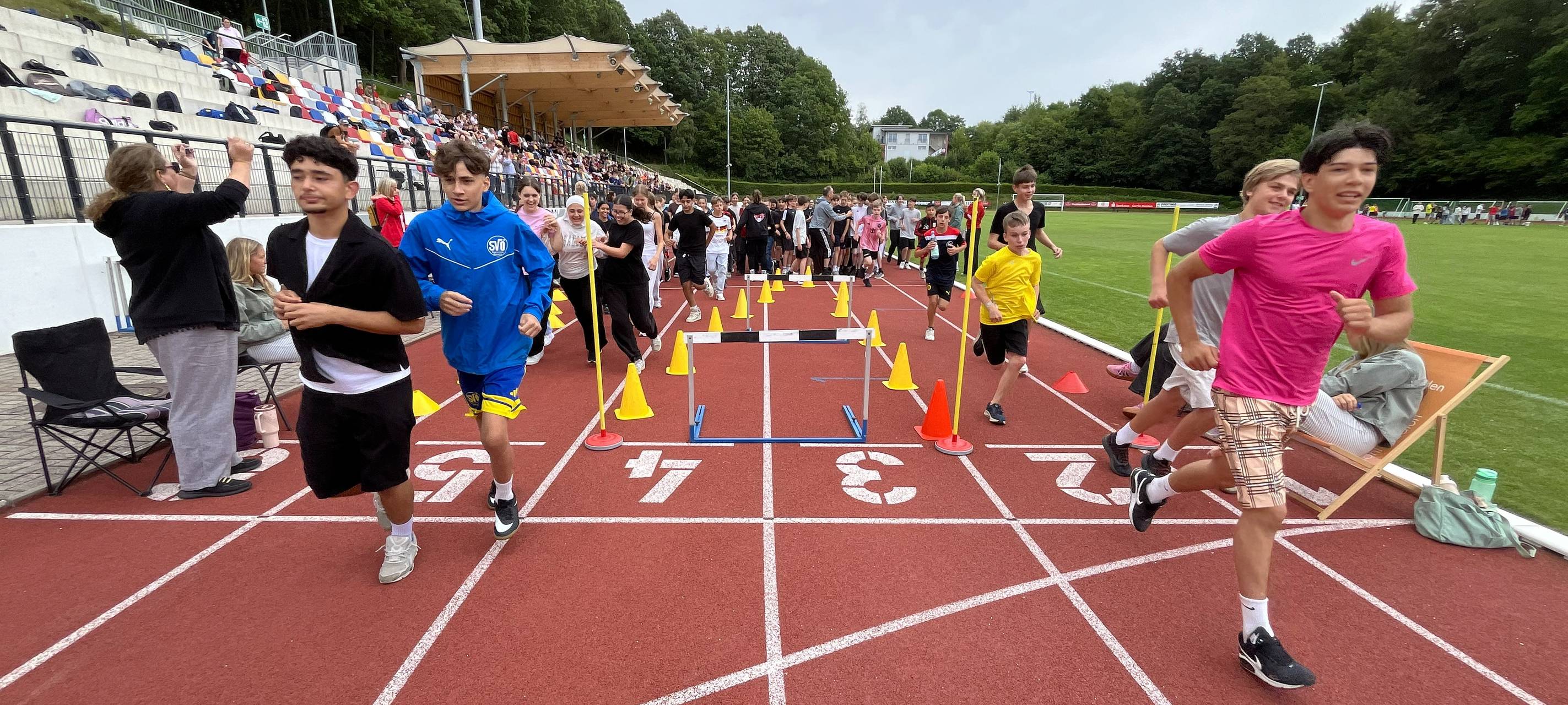 Schüler laufen 750 Runden für Menden