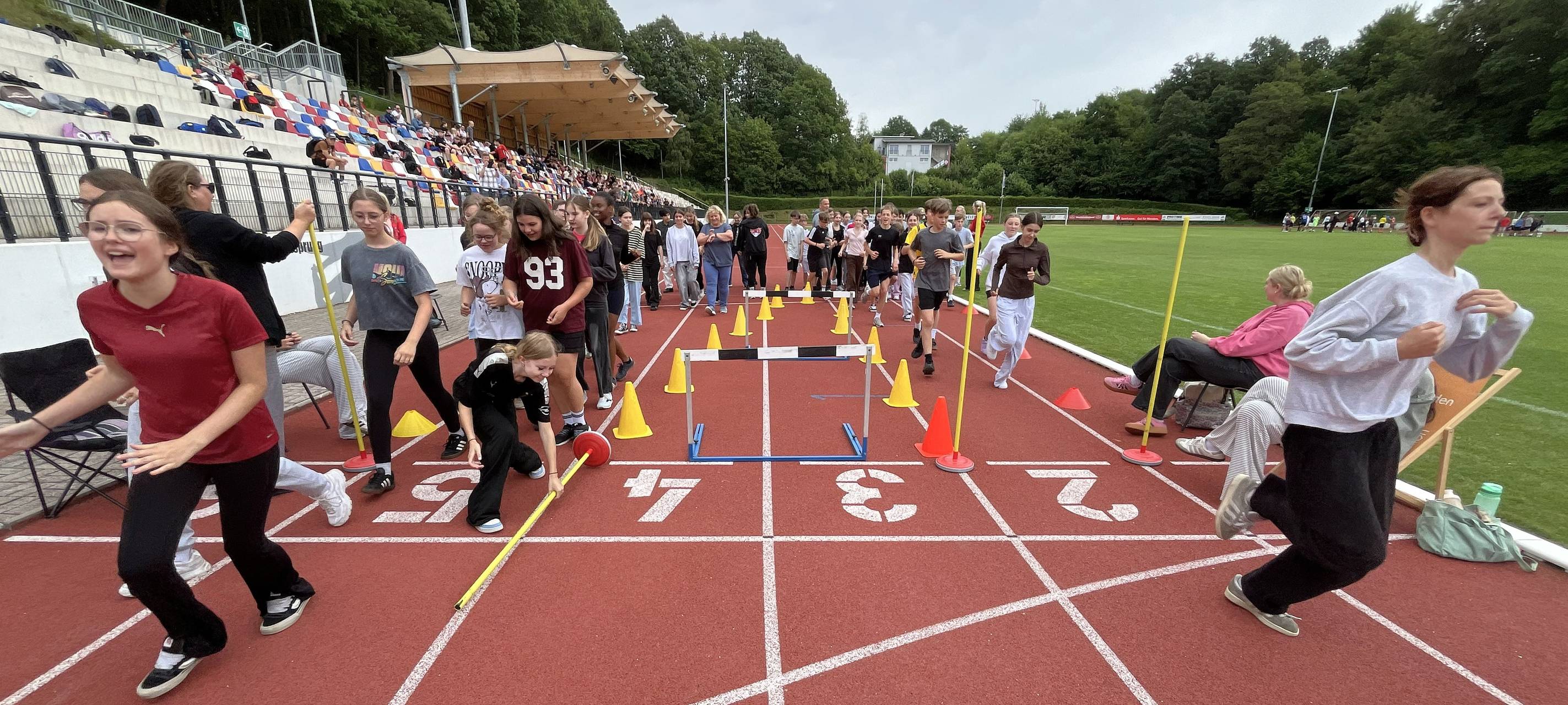 Schüler laufen 750 Runden für Menden