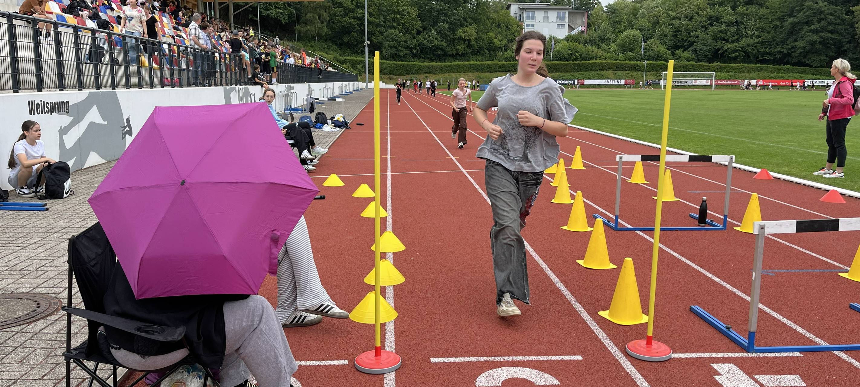 Schüler laufen 750 Runden für Menden