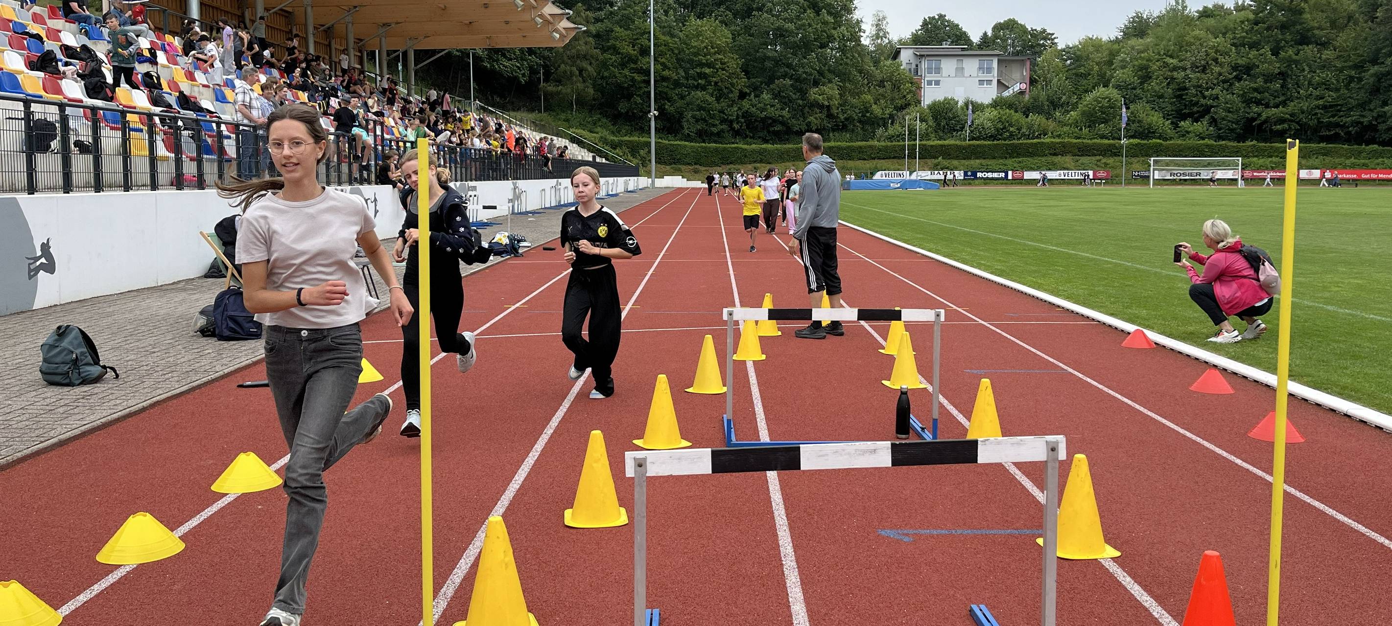 Schüler laufen 750 Runden für Menden