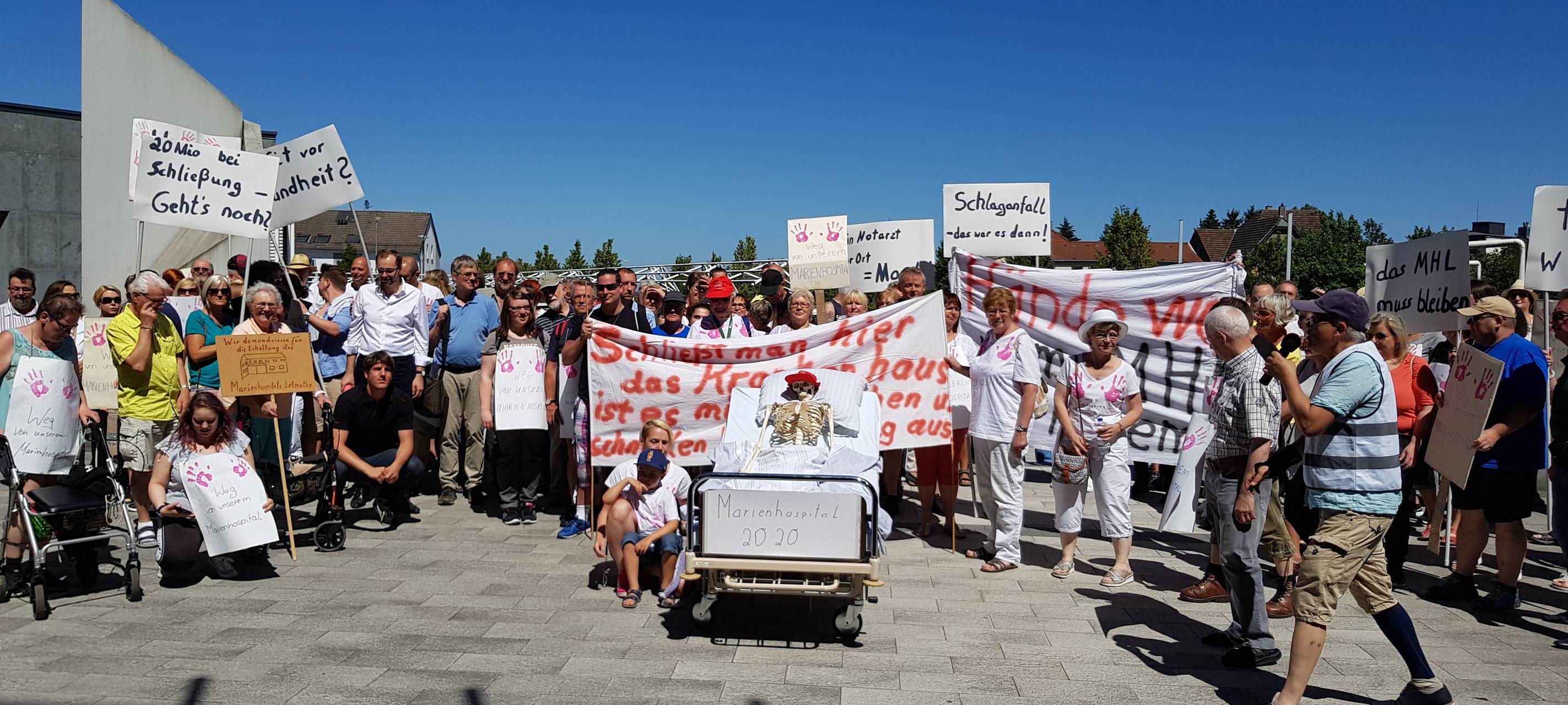 Marienhospital: Demo vor Lüdenscheider Kreishaus