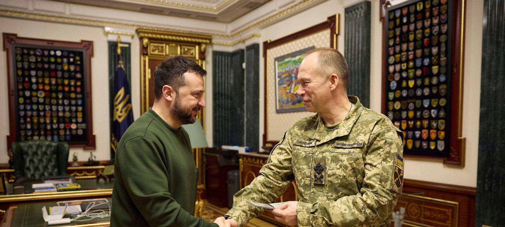 Ukrainischer Präsident Selenskyj und Oberbefehlshaber Syrskyj