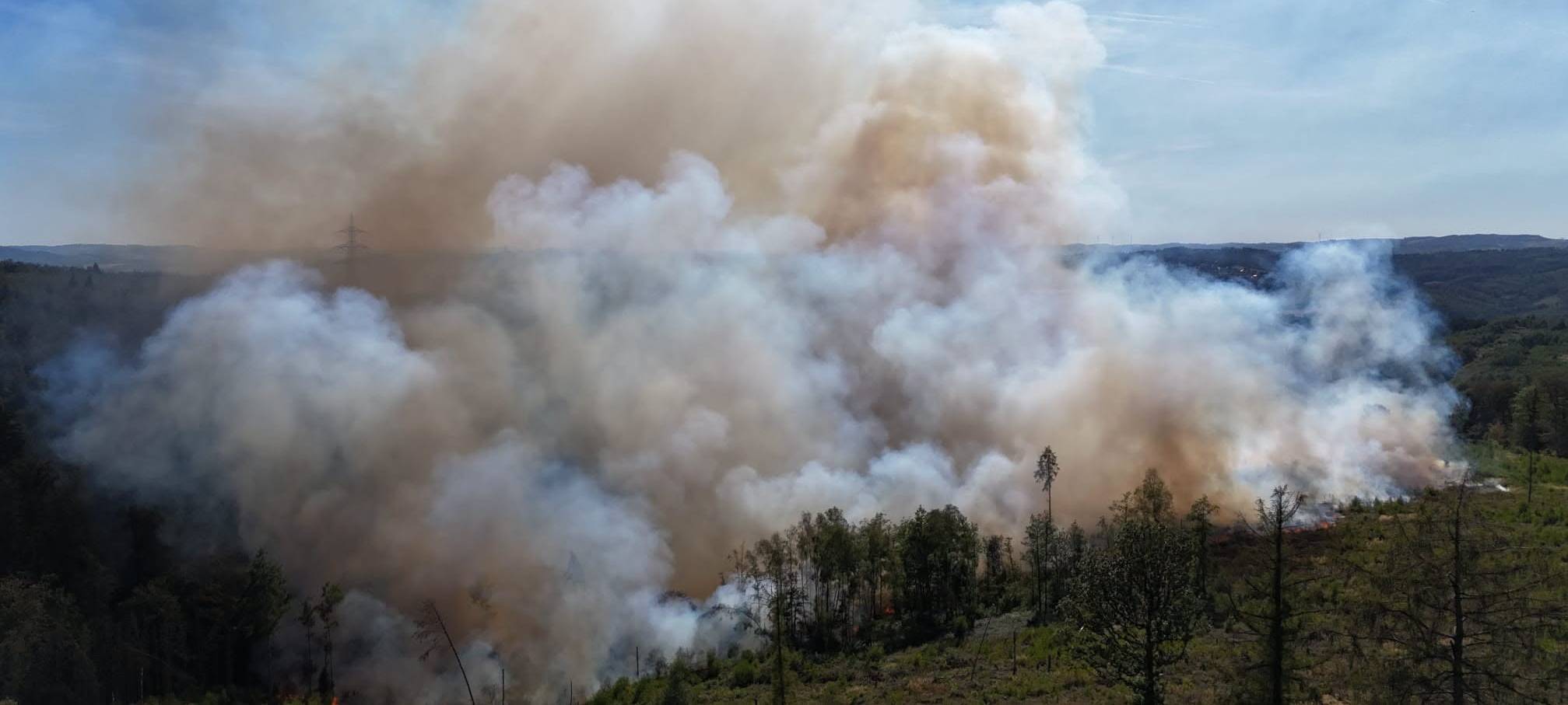 Großer Waldbrand beim Sorpesee in Sundern