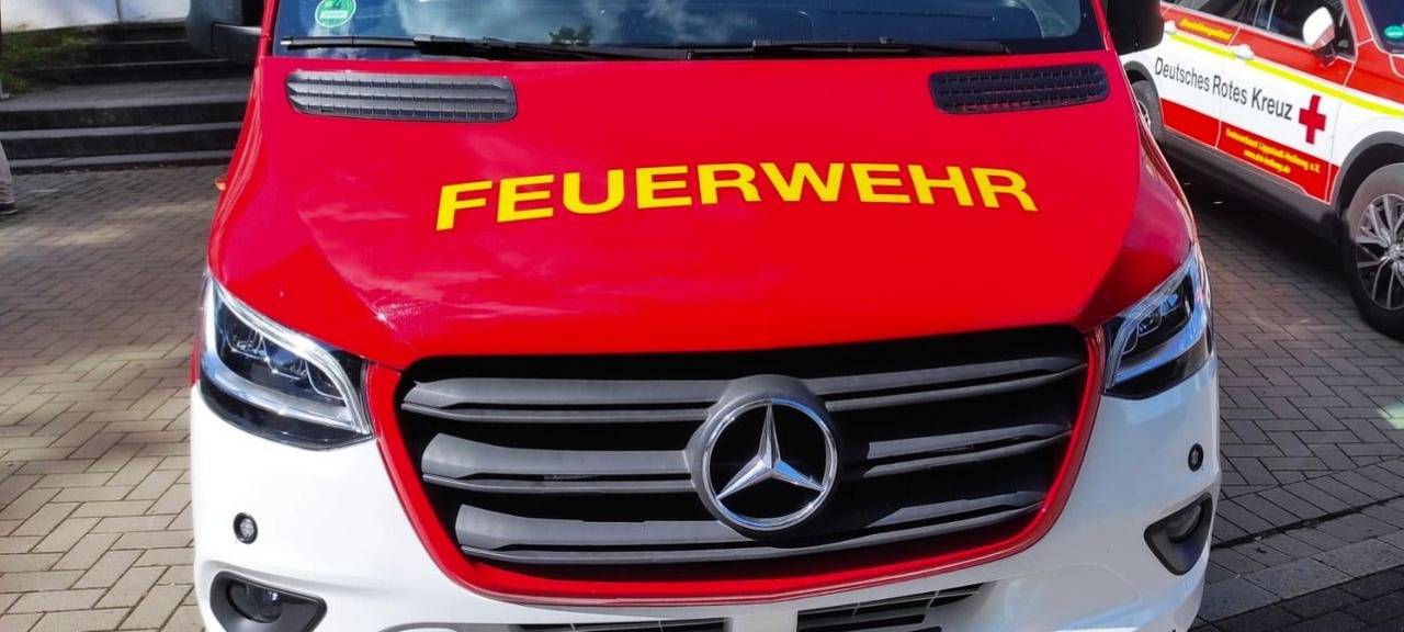 Feuerwehr kämpft gegen Waldbrand in Sundern