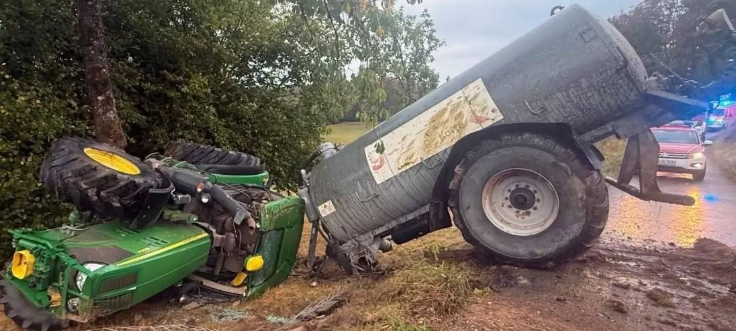 Gülle-Einsatz endet im Graben: Unfall mit Traktor in Altena