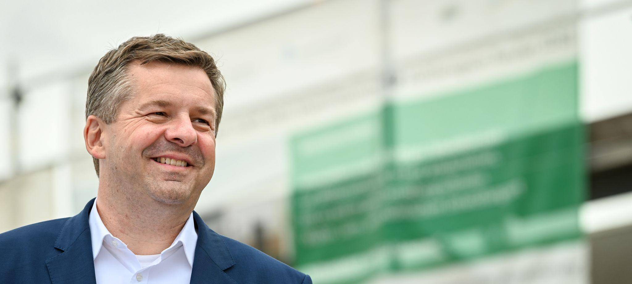 Ministerpräsident Schulze besucht Neubauprojekt