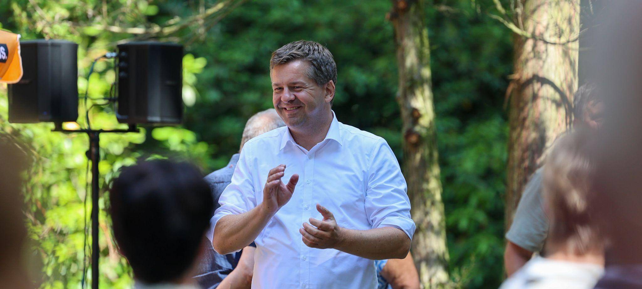 CDU-Spitzenkandidat Schulze im Wahlkampf
