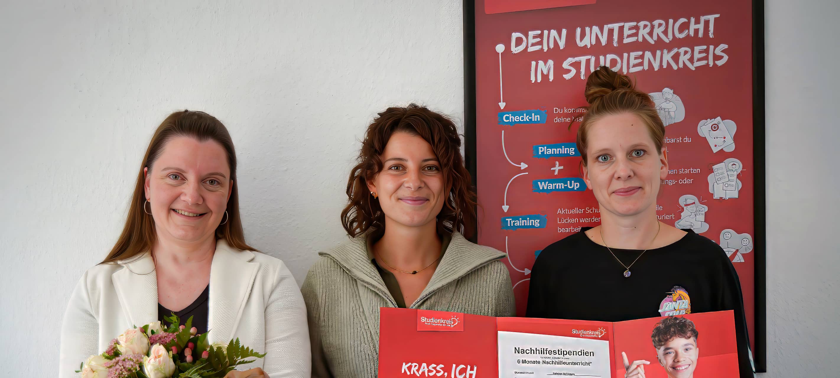 Neue Leitung im Studienkreis Lüdenscheid spendet Stipendien