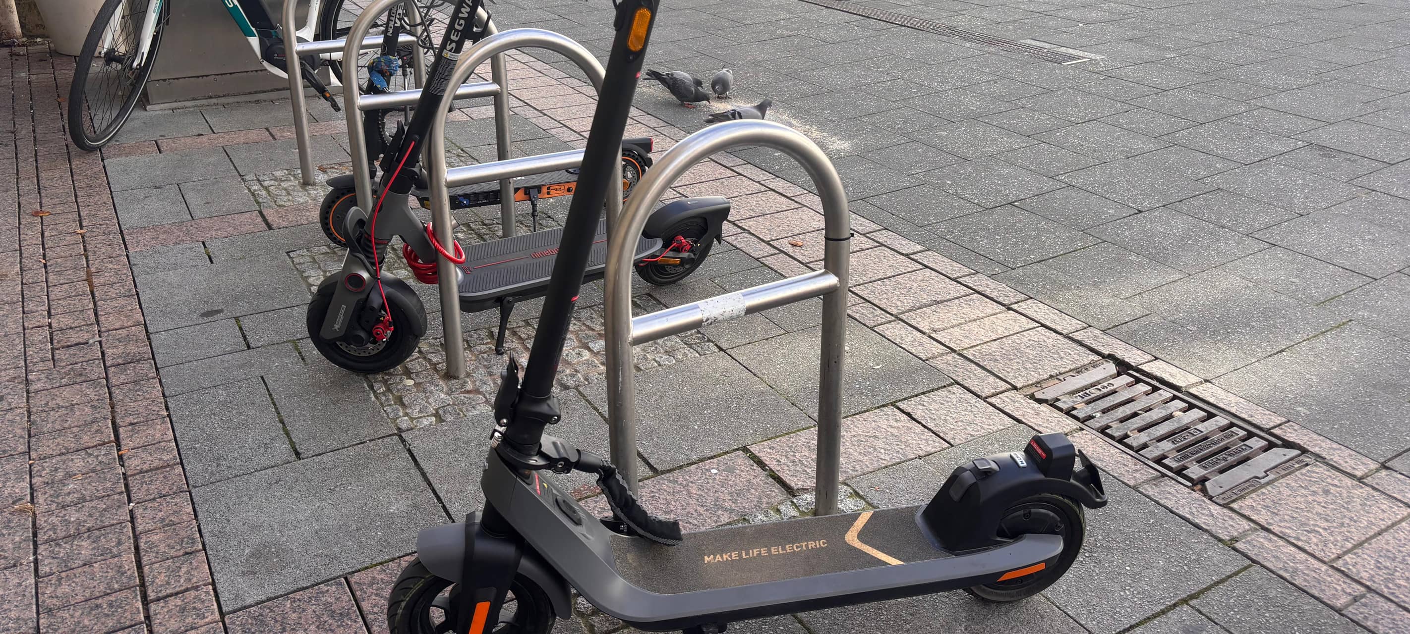 Polizei stoppt zwei illegale E-Scooter in Iserlohn