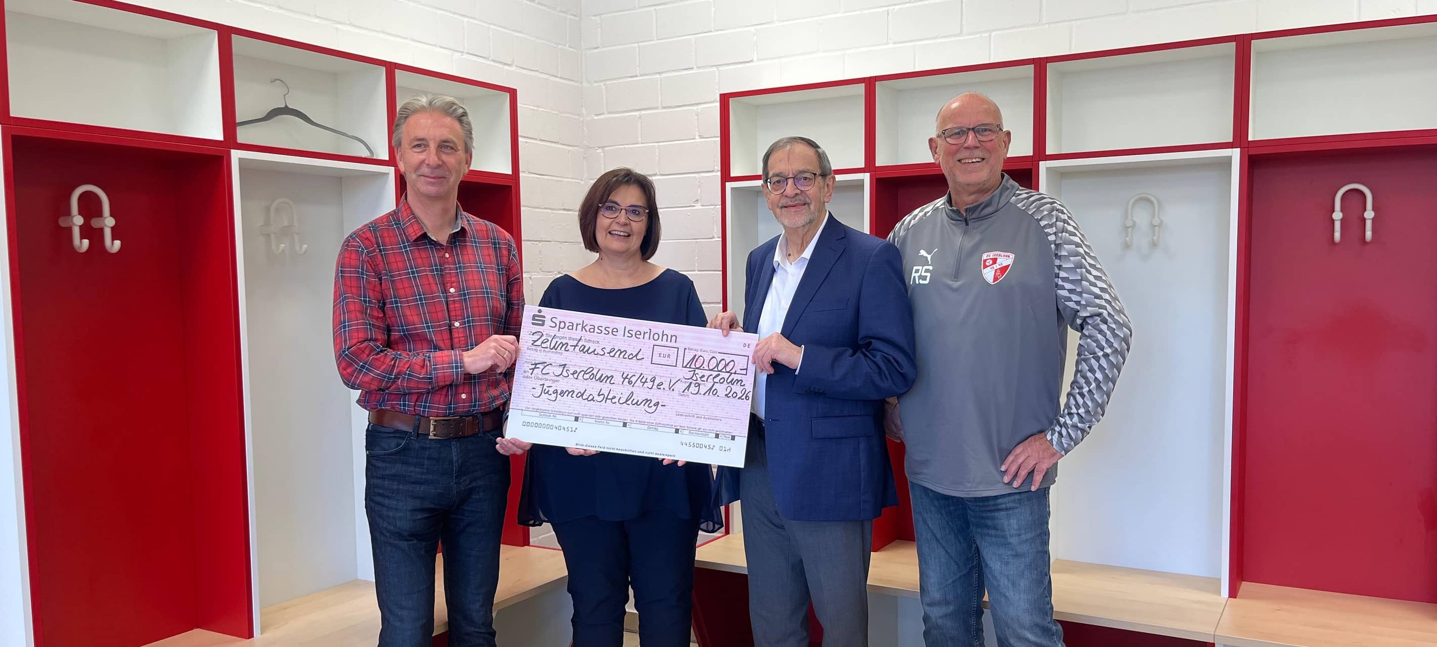 Spendenübergabe (Bild: Jörg Pantring, Ingeborg Woywod, Michael Scheffler, Rüdiger Schäfer)