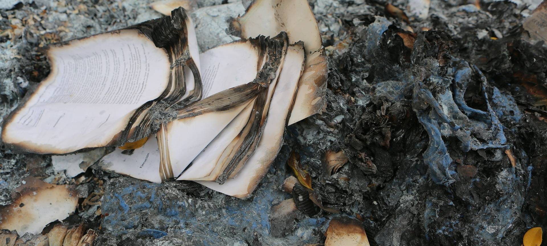 Englisch-Schulbuch verbrannt