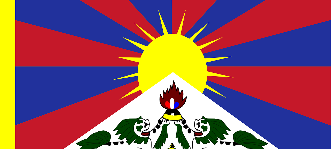 Menden: Tibet-Flagge am Rathaus