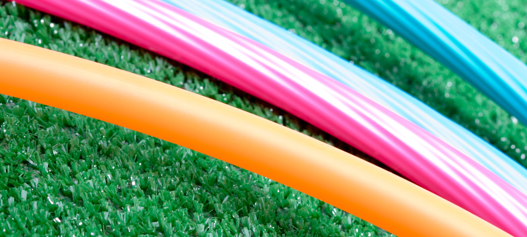 Hula-Hoop Reifen auf Kunstrasen