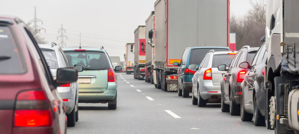 Ein Stau auf der Autobahn.